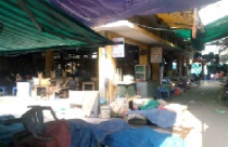 Mù thông tin, tiểu thương bị ép mua chỗ tại 'chợ tạm'? 