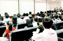 Tỷ giá và lãi suất vẫn 'làm khó' chứng khoán 