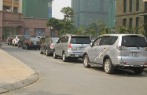 Chung cư “khát” bãi đỗ ô tô 