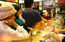 Giá vàng “tụt dốc” 