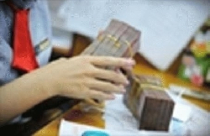 Lãi suất huy động cũng “nhảy” như… giá vàng 