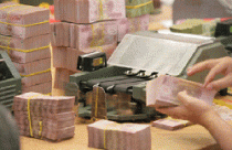 Giải bài toán “sóng ngầm” lãi suất 