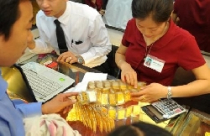 Đôla lên 21.300 đồng, vàng xuống dưới 36 triệu đồng 