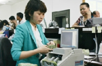 Gánh nặng lãi suất cao: Lo xa đỡ phải buồn gần! 