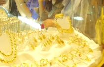 Giá vàng cuối tuần ‘án binh bất động’ 