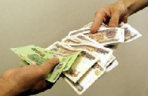 Sẽ thu phí cao khi giao dịch bằng tiền mặt 