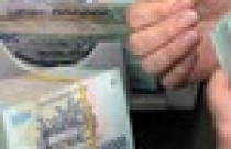 Việt Nam có thể phải tiếp tục giảm giá tiền đồng 