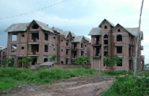 Xoay trong thế khó 