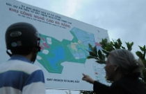 Đua nhau mua đất núi 