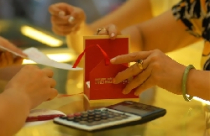 Giá vàng tăng 150.000 đồng/lượng, USD tự do lao dốc 