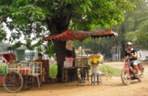 Những chiêu dụ khách của “cò” đất mộ 