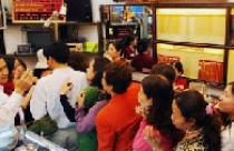 Giá vàng tăng lên 35,72 triệu đồng/lượng, đôla Mỹ về sát 21.000 đồng Việt Nam