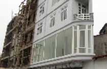 Nhà "siêu mỏng" theo nhau "diễn" trên các đường mới Hà Nội