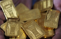 Vì sao vàng rớt thảm? 