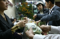 Có điều chỉnh tỉ giá? 