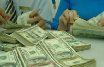 USD hai giá: Đừng biến nhà băng thành "chợ đen"