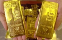 Vàng giảm nhẹ, dầu rớt mạnh xuống 87.48 USD/thùng 