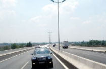 Đường cao tốc thi công... ì ạch