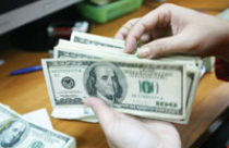 Muốn xoá “USD hai giá”, hãy bỏ tín dụng USD