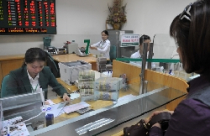 Lãi suất tiết kiệm lại vọt lên 17% một năm