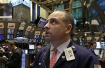 Phố Wall mất điểm mạnh khi giá dầu leo cao 