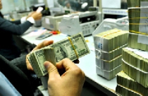 Giao dịch ngoại tệ trên thị trường tự do: “Lặng sóng” bao lâu? 