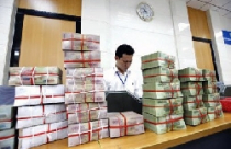 “Không đột ngột áp chế tài buộc ngân hàng bán USD” 