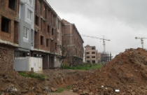 Bỏ tiền tỉ mua nhà nhưng phải... bỏ hoang 