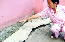 Chung cư Mỹ Thuận (quận 8) xuống cấp nặng - Cư dân đối diện với nguy hiểm 