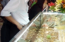 'Đại gia' vàng miếng chuyển hướng sang nữ trang 