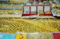 Giá vàng thế giới lập kỷ lục, vàng trong nước 'giảm dần đều' 