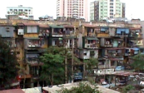 Nỗi kinh hoàng tại các chung cư cũ sau dư chấn động đất 