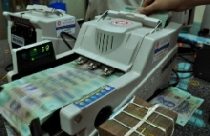 Lãi suất bình quân qua đêm lên hơn 13% ngay sau điều chỉnh lãi suất tái cấp vốn 