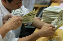 Mua USD ở ngân hàng: Cửa vẫn mở hờ