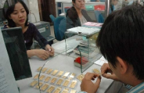 Dừng huy động và cho vay bằng vàng