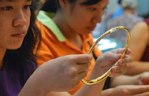 Giá vàng lên 37,2 triệu đồng, USD lập đỉnh mới 