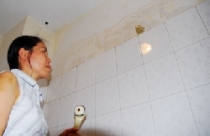 Chung cư tái định cư xuống cấp: Nhà nước phải “ôm”