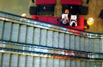 Trung tâm thương mại cao cấp vắng khách 