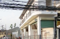 Cho xây nhà siêu mỏng trên… vỉa hè! 