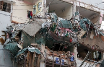 Xây lại chung cư bị nhà 5 tầng làm đổ