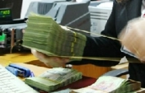 Lãi suất vay lên tới 27% 