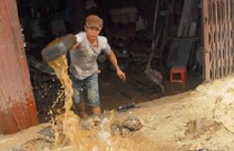 Bi hài cuộc đua nâng đường - nâng nhà - Bài 1: Nhà bỗng thành hang!
