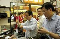 Giá vàng gần chạm 48 triệu đồng