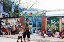 Dừng xây cao ốc dành đất cho trường học