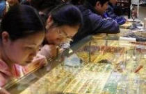 Vàng trong nước giảm trên 200.000 đồng mỗi lượng 