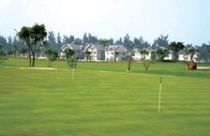 Biệt thự - sân golf: Ai cứu ai?