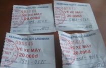 Dân “siêu chung cư” đi đòi quyền lợi 