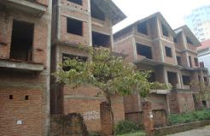 Đất đai thuộc “sở hữu toàn dân” nhưng dân thiếu chỗ ở