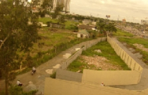 Làm cao ốc, rào lối đi của dân