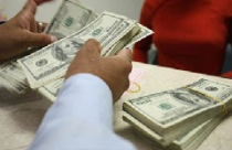 Vàng kéo đô la Mỹ tăng giá 